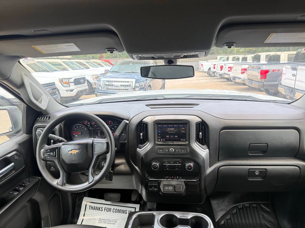 Chevrolet Silverado 1500 Vehicle Full-screen Gallery Image 17