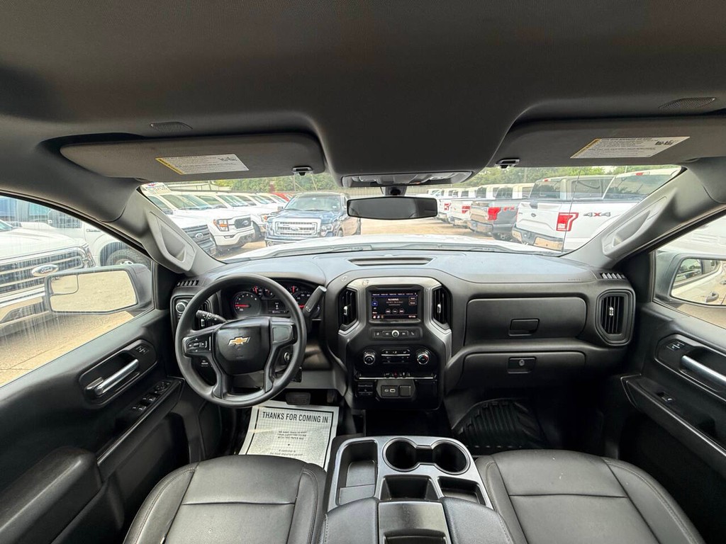 Chevrolet Silverado 1500 Vehicle Full-screen Gallery Image 18