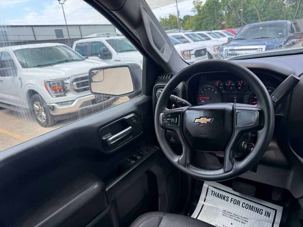 Chevrolet Silverado 1500 Vehicle Full-screen Gallery Image 19