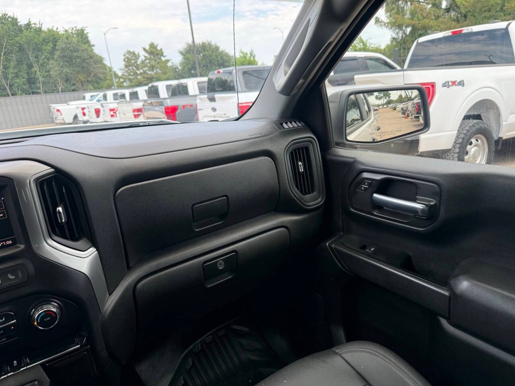 Chevrolet Silverado 1500 Vehicle Full-screen Gallery Image 20