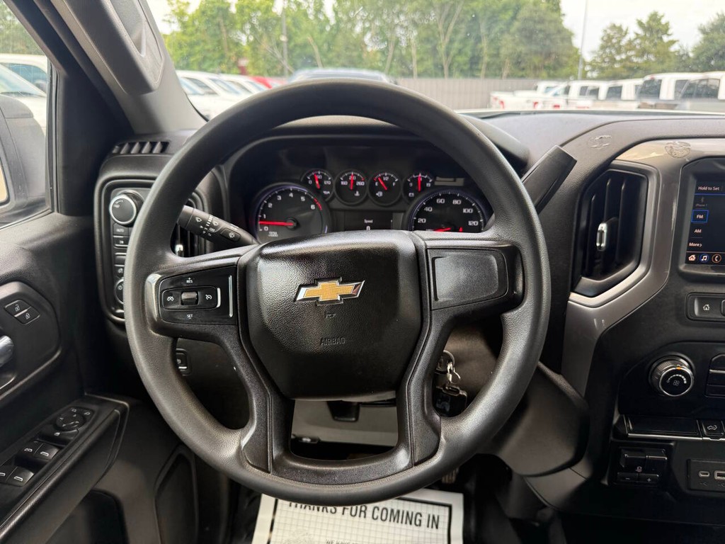 Chevrolet Silverado 1500 Vehicle Full-screen Gallery Image 22