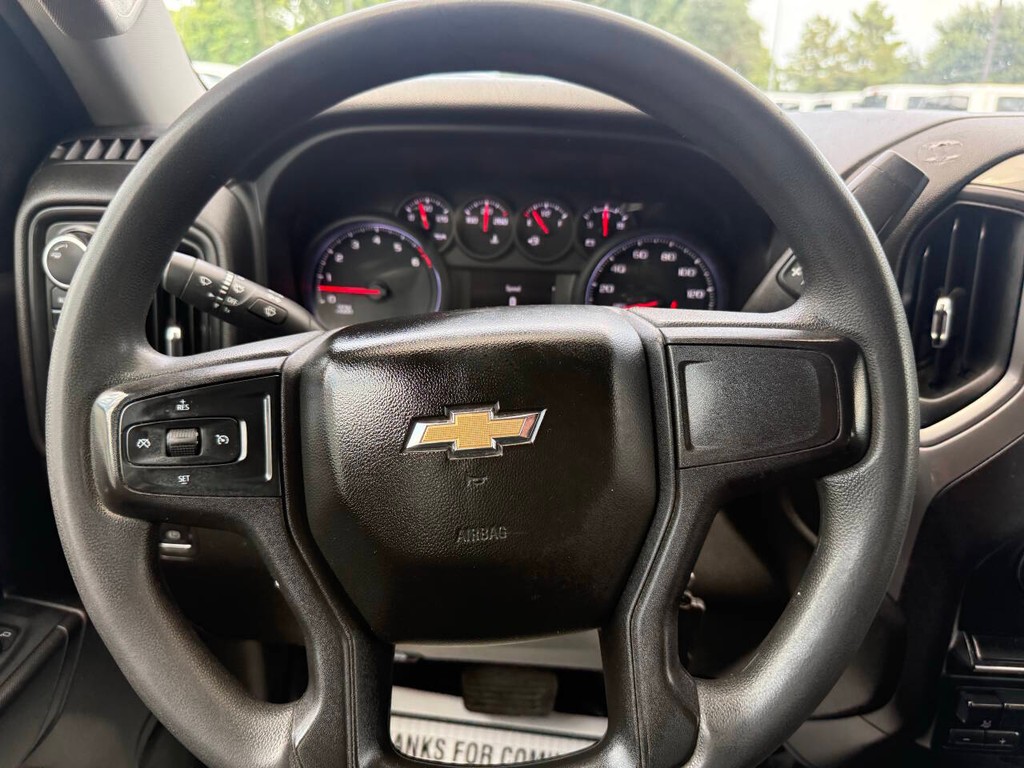 Chevrolet Silverado 1500 Vehicle Full-screen Gallery Image 23
