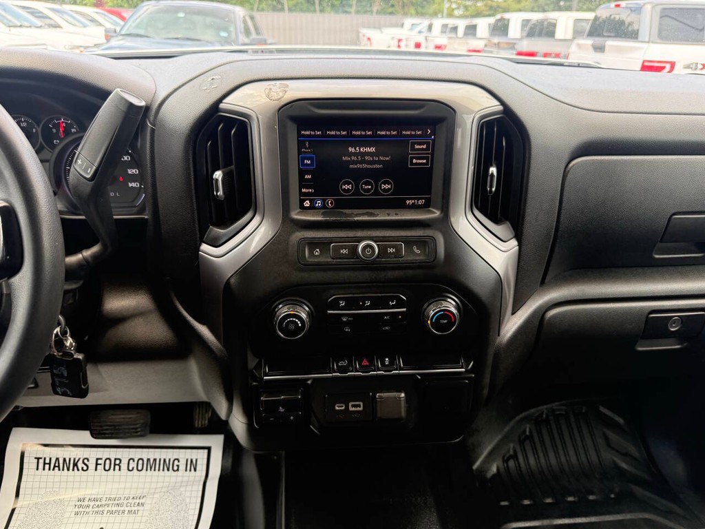 Chevrolet Silverado 1500 Vehicle Full-screen Gallery Image 24