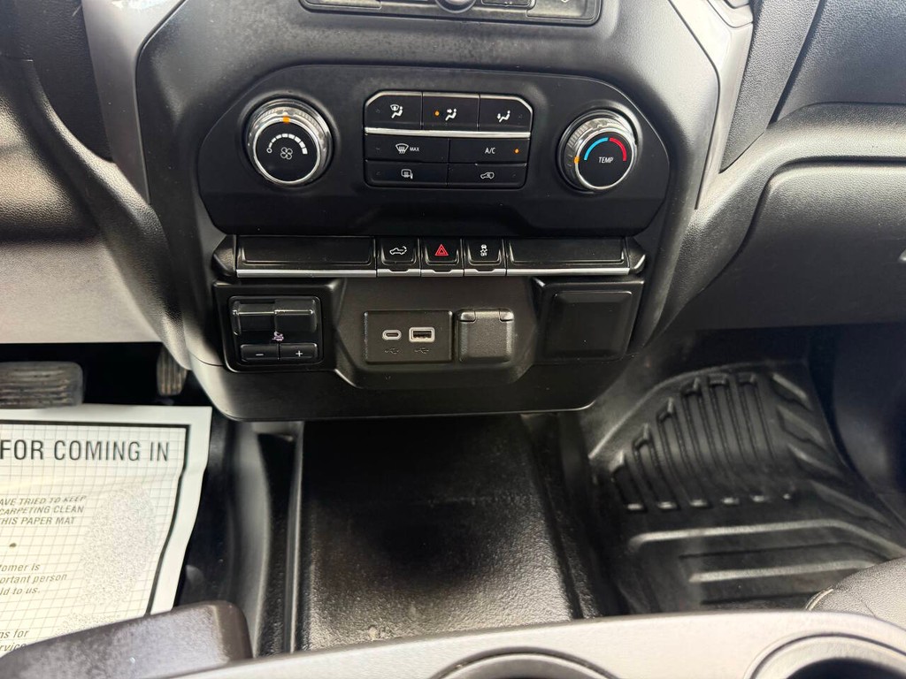 Chevrolet Silverado 1500 Vehicle Full-screen Gallery Image 28