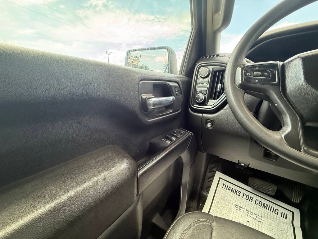 Chevrolet Silverado 1500 Vehicle Full-screen Gallery Image 29