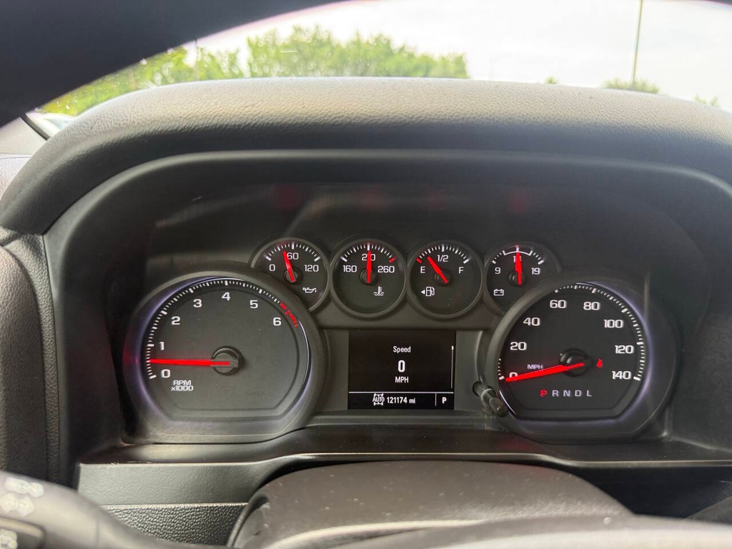 Chevrolet Silverado 1500 Vehicle Full-screen Gallery Image 30