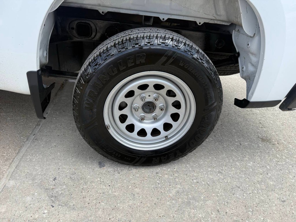 Chevrolet Silverado 1500 Vehicle Full-screen Gallery Image 34