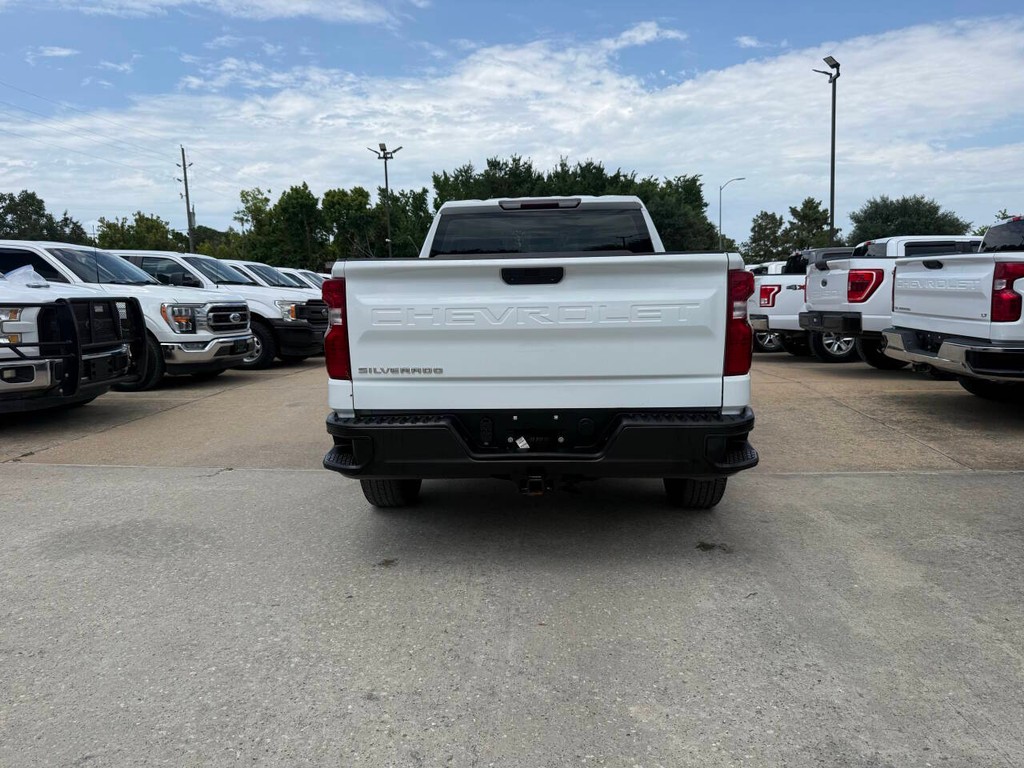 Chevrolet Silverado 1500 Vehicle Full-screen Gallery Image 36