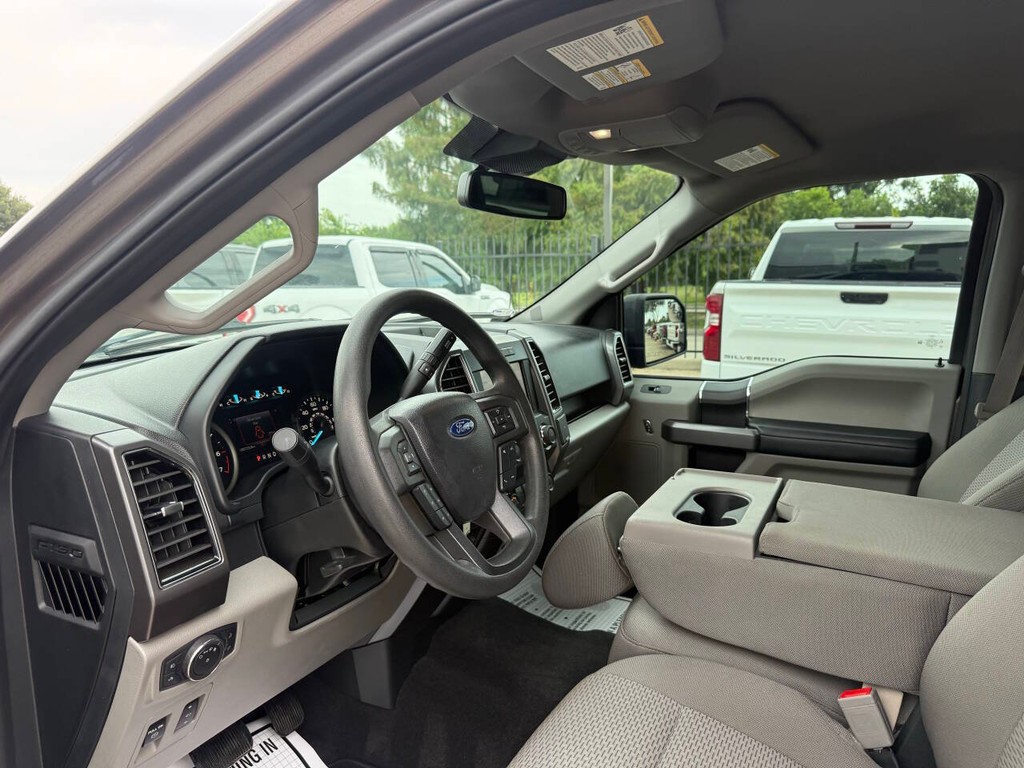 Ford F-150 Vehicle Full-screen Gallery Image 06
