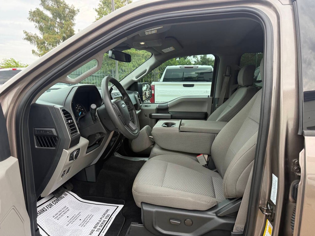 Ford F-150 Vehicle Full-screen Gallery Image 07