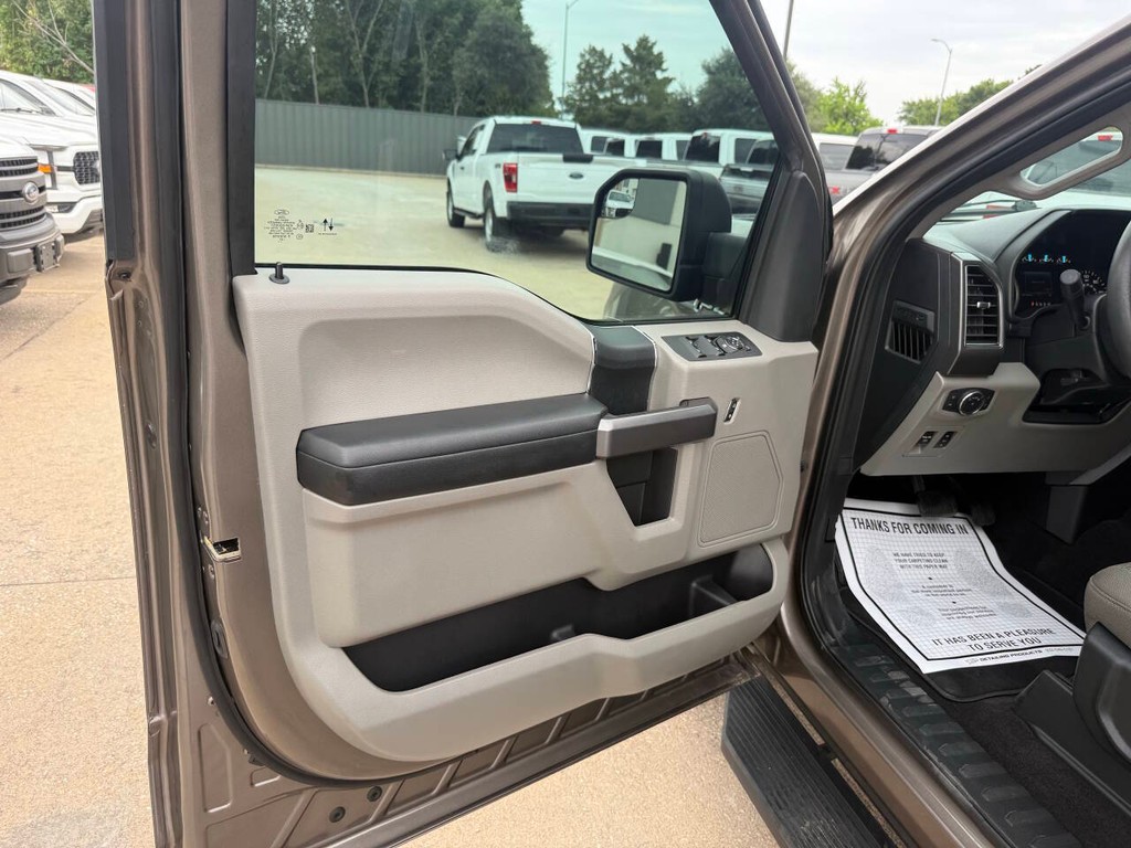 Ford F-150 Vehicle Full-screen Gallery Image 08