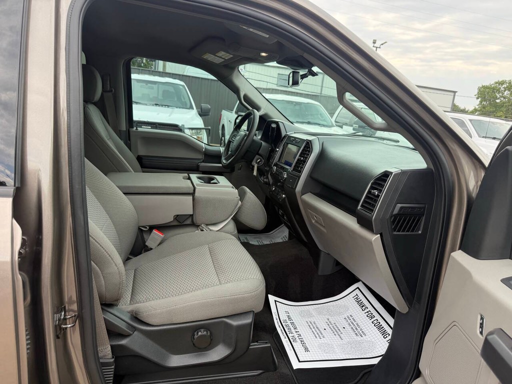 Ford F-150 Vehicle Full-screen Gallery Image 10