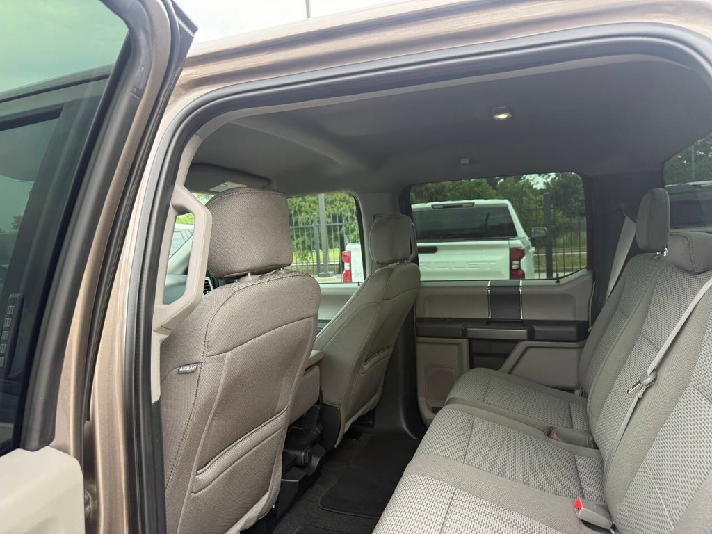 Ford F-150 Vehicle Full-screen Gallery Image 12