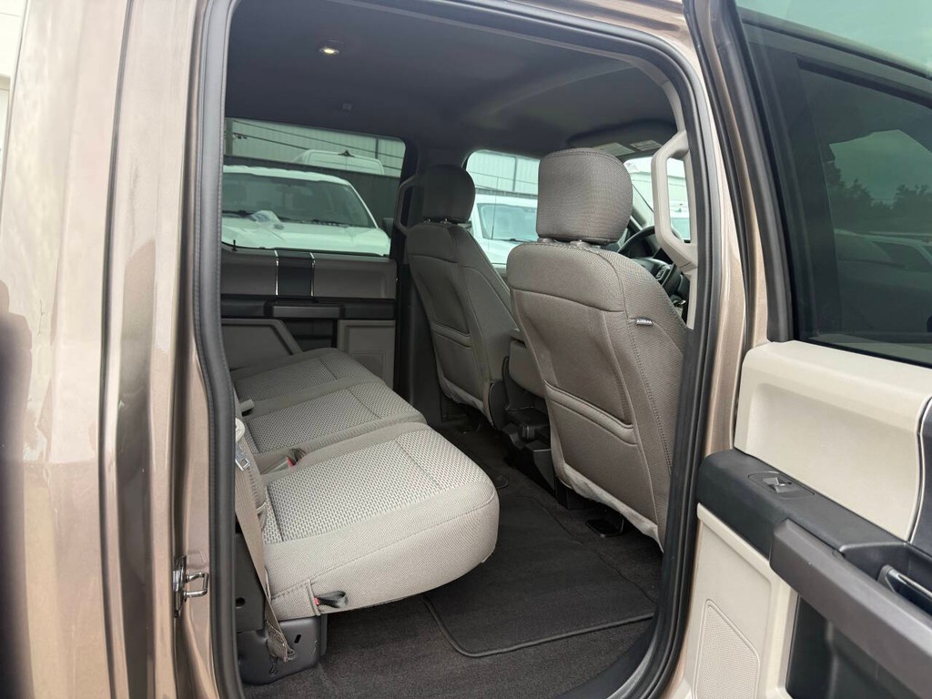 Ford F-150 Vehicle Full-screen Gallery Image 15