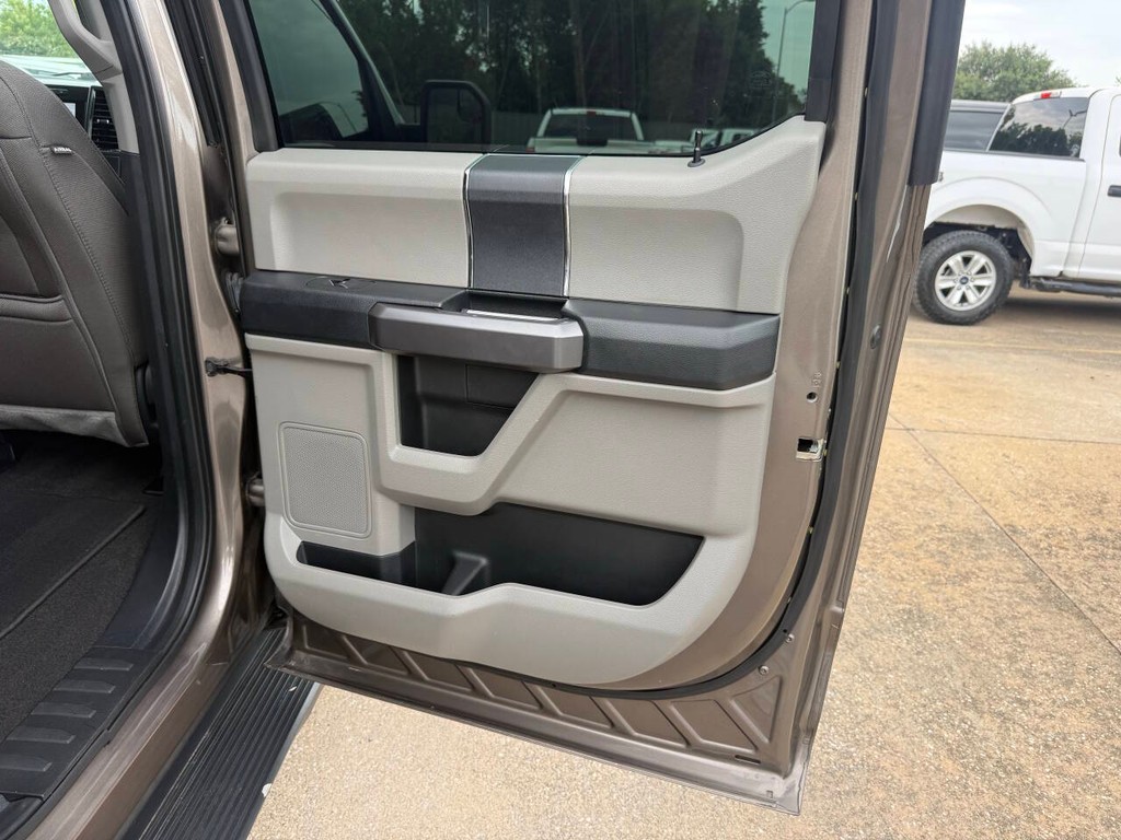 Ford F-150 Vehicle Full-screen Gallery Image 16