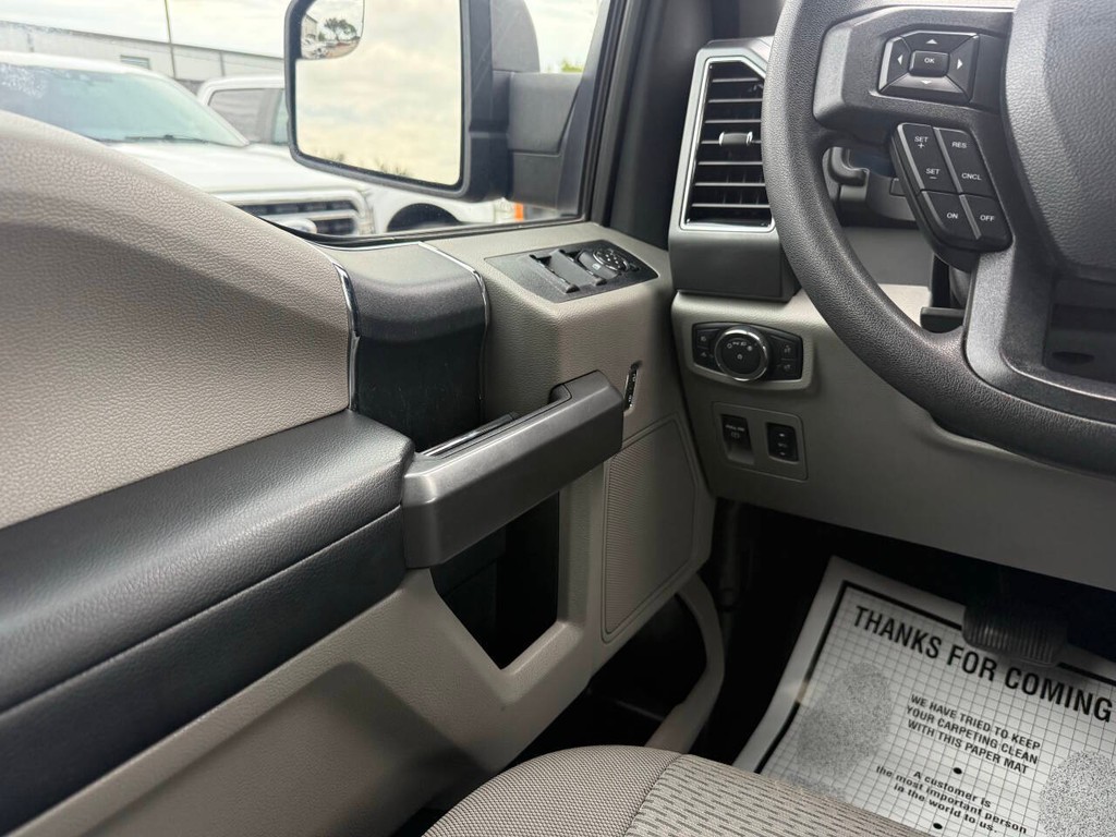 Ford F-150 Vehicle Full-screen Gallery Image 30