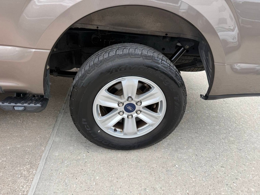 Ford F-150 Vehicle Full-screen Gallery Image 36