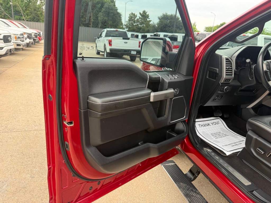 Ford F-150 Vehicle Full-screen Gallery Image 08