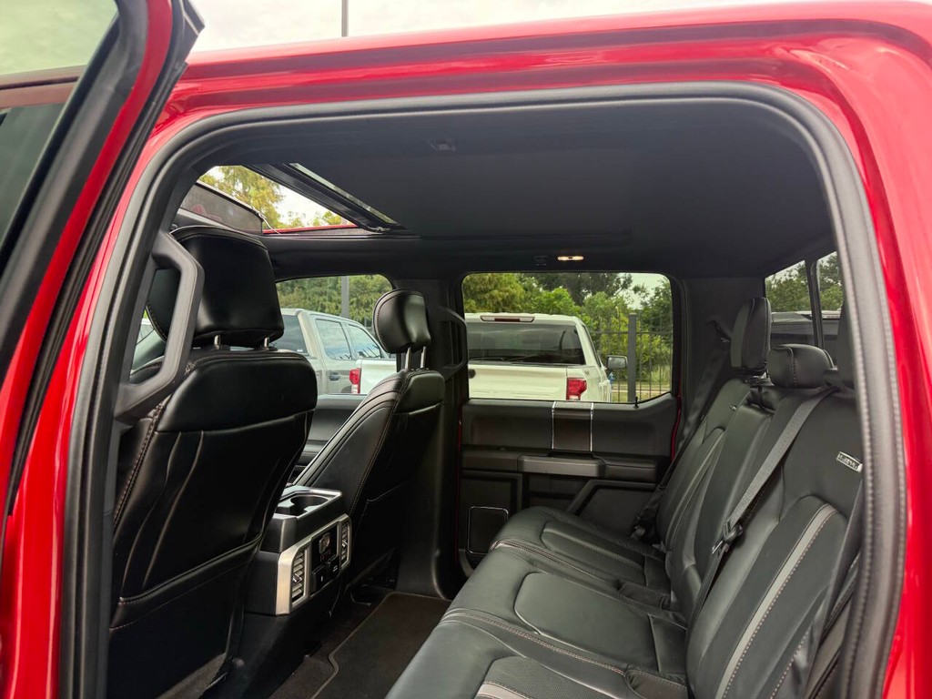 Ford F-150 Vehicle Full-screen Gallery Image 11