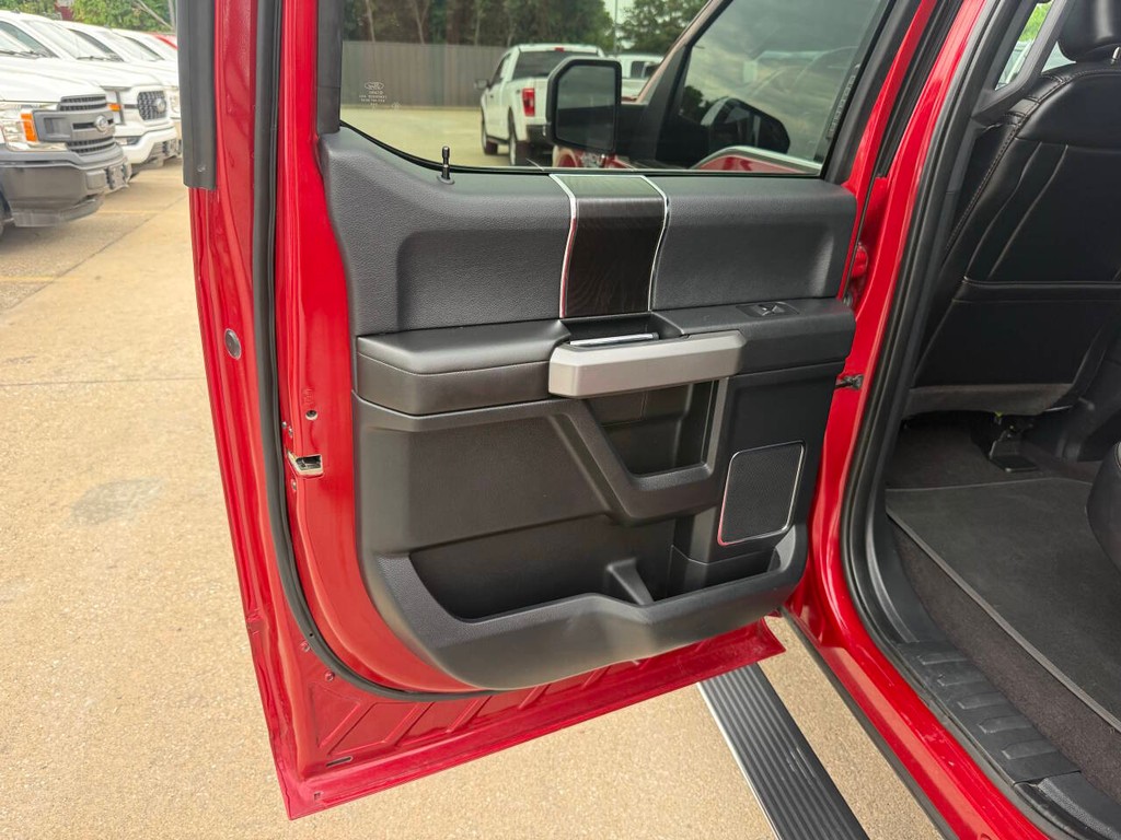 Ford F-150 Vehicle Full-screen Gallery Image 13