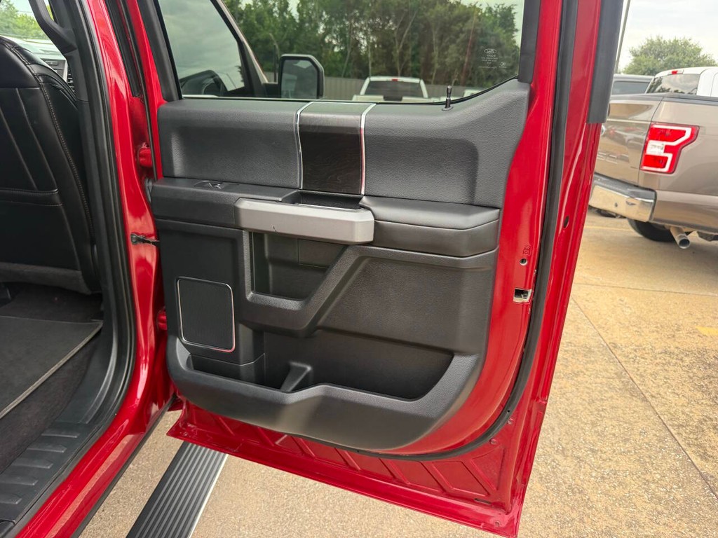 Ford F-150 Vehicle Full-screen Gallery Image 15