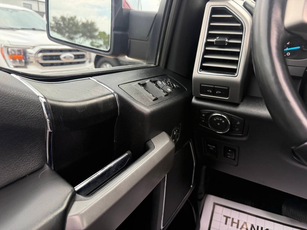 Ford F-150 Vehicle Full-screen Gallery Image 27