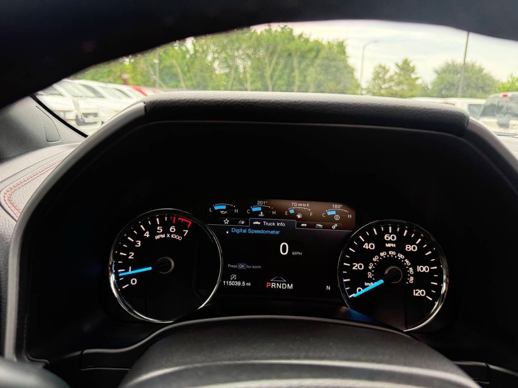 Ford F-150 Vehicle Full-screen Gallery Image 29