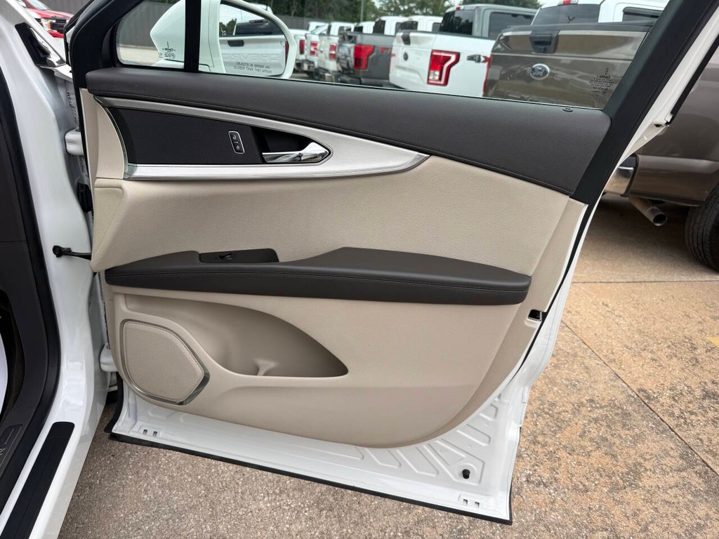 Lincoln Nautilus Vehicle Full-screen Gallery Image 11