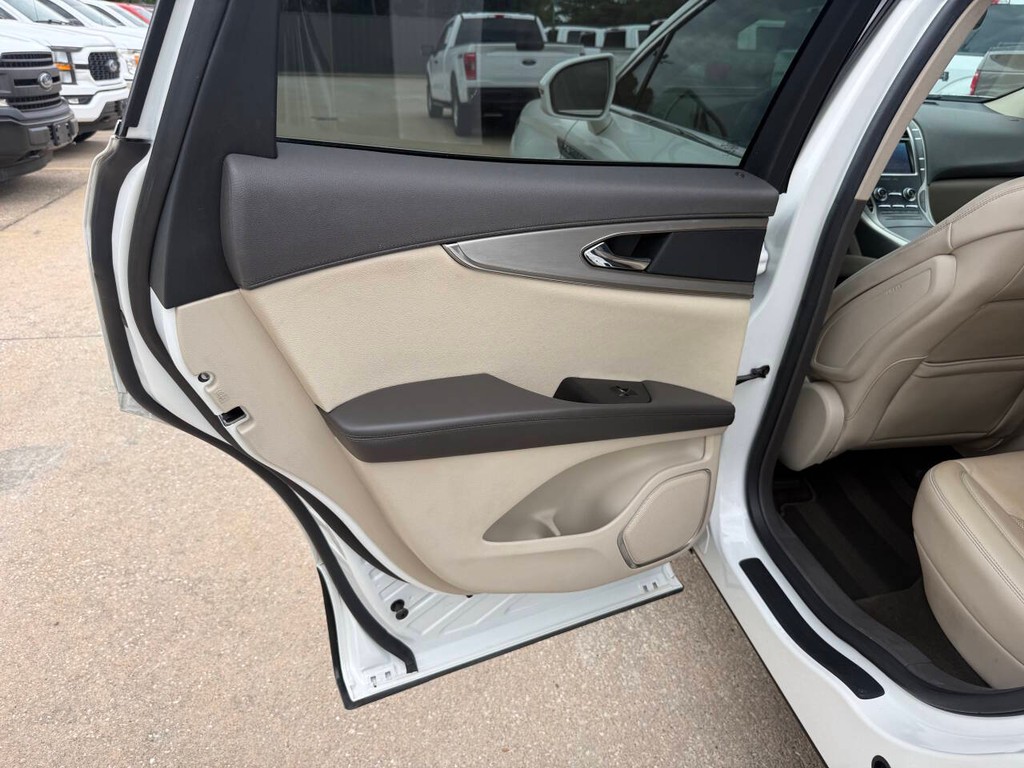 Lincoln Nautilus Vehicle Full-screen Gallery Image 14