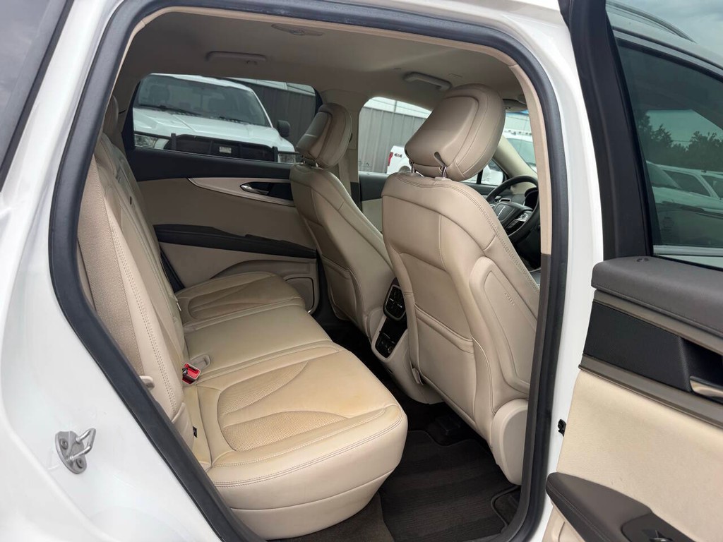 Lincoln Nautilus Vehicle Full-screen Gallery Image 15