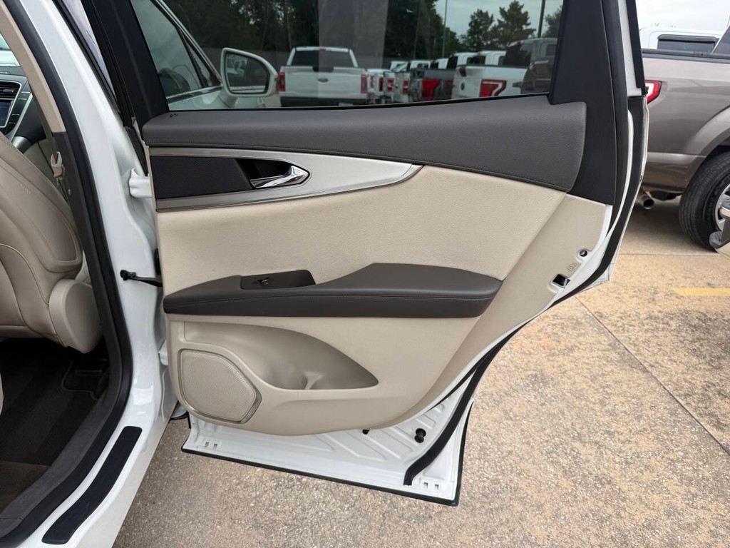Lincoln Nautilus Vehicle Full-screen Gallery Image 16