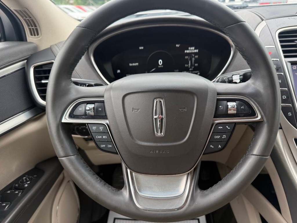 Lincoln Nautilus Vehicle Full-screen Gallery Image 24