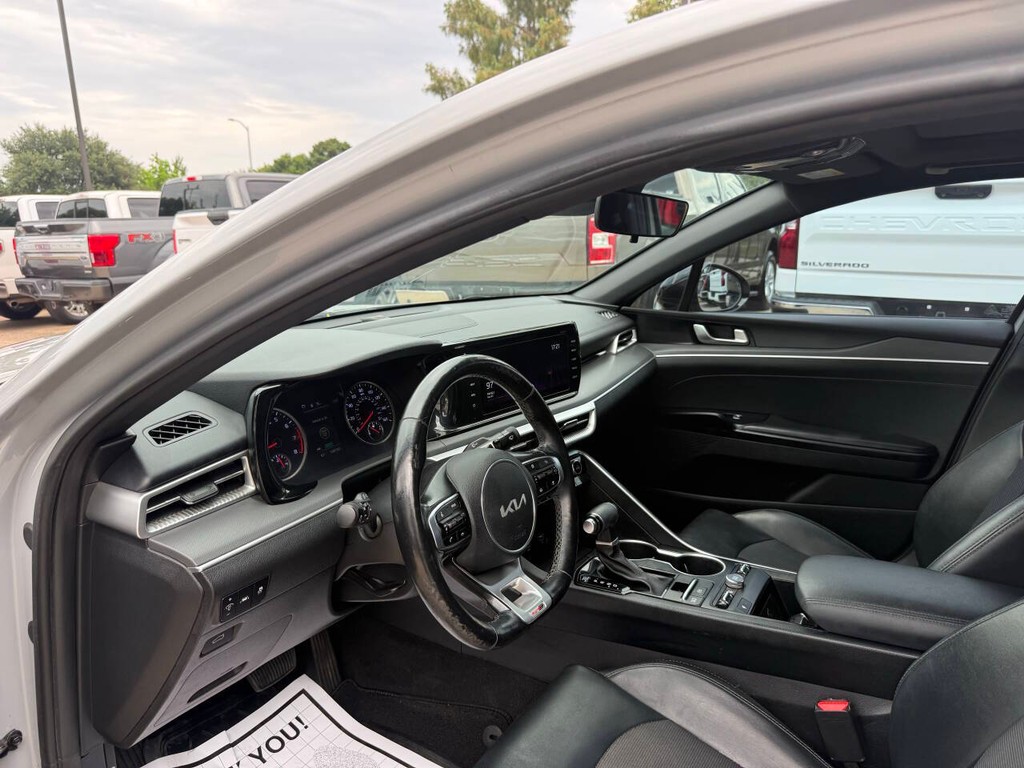 Kia K5 Vehicle Full-screen Gallery Image 06