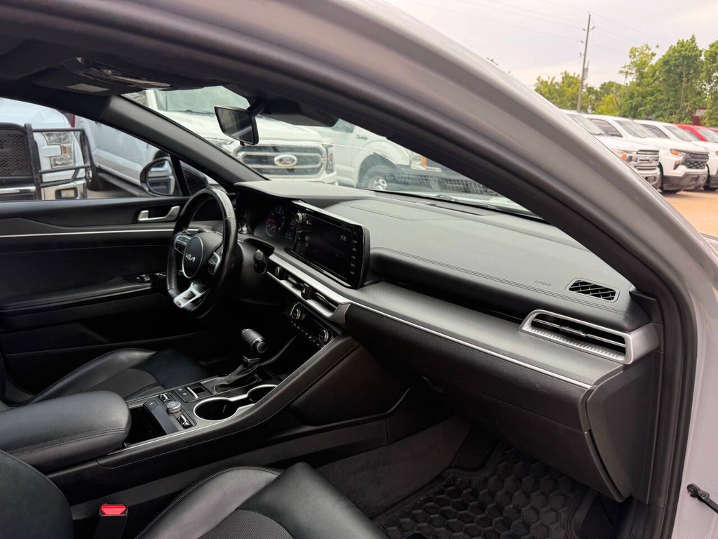 Kia K5 Vehicle Full-screen Gallery Image 09