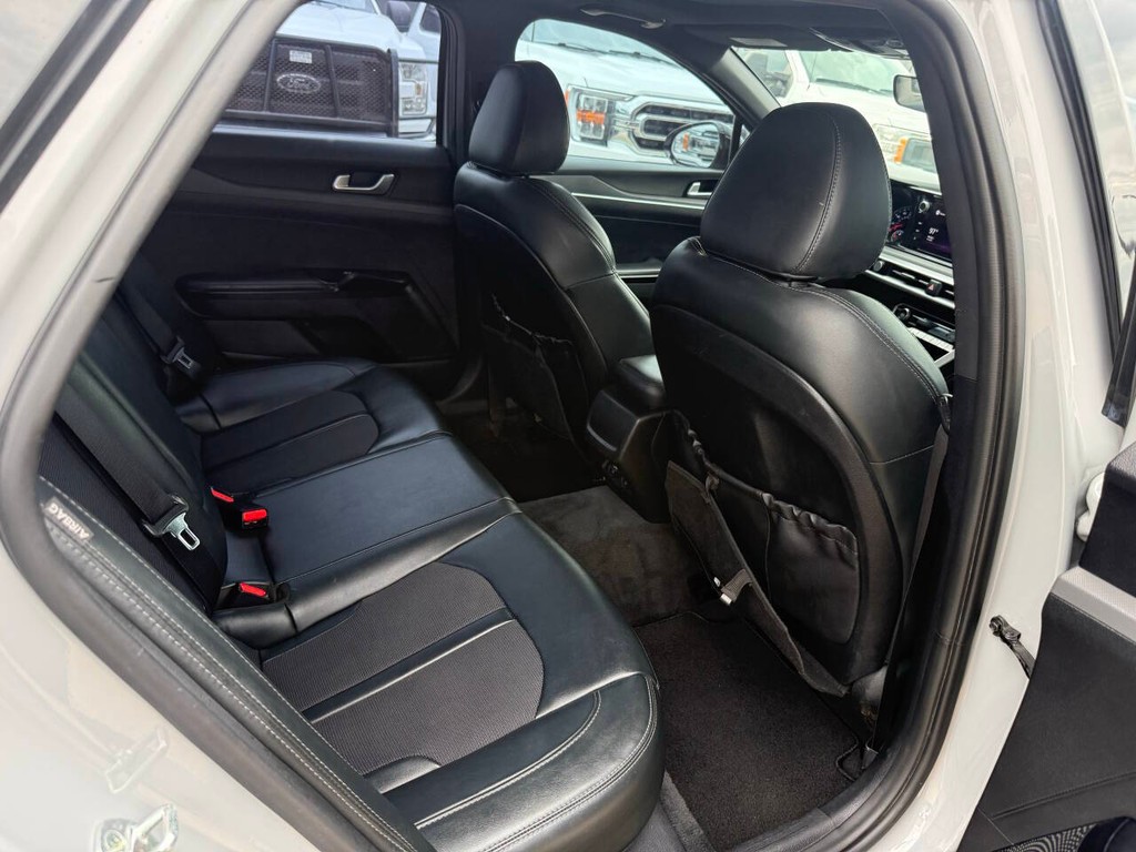 Kia K5 Vehicle Full-screen Gallery Image 15