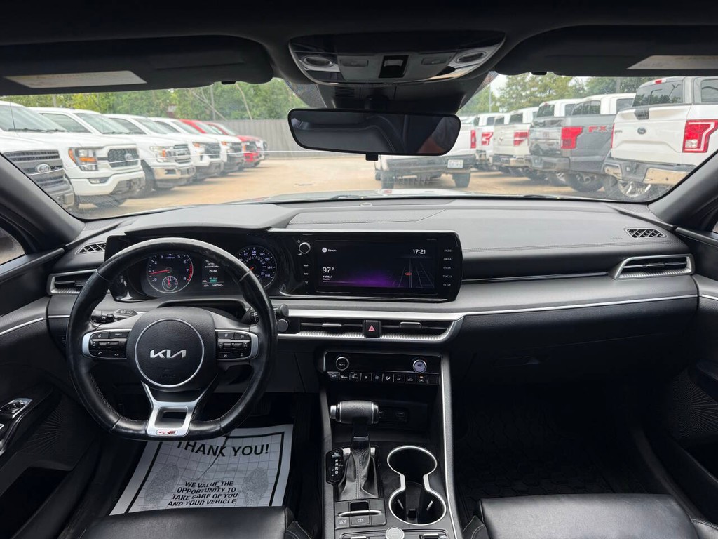 Kia K5 Vehicle Full-screen Gallery Image 17