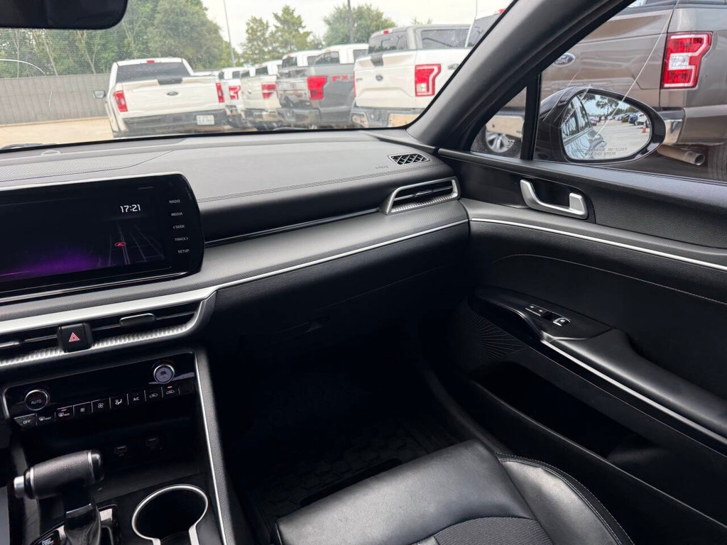 Kia K5 Vehicle Full-screen Gallery Image 20