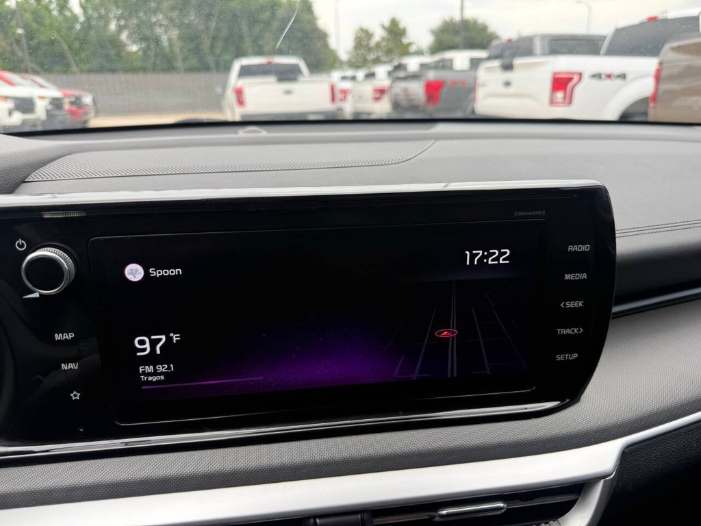 Kia K5 Vehicle Full-screen Gallery Image 25