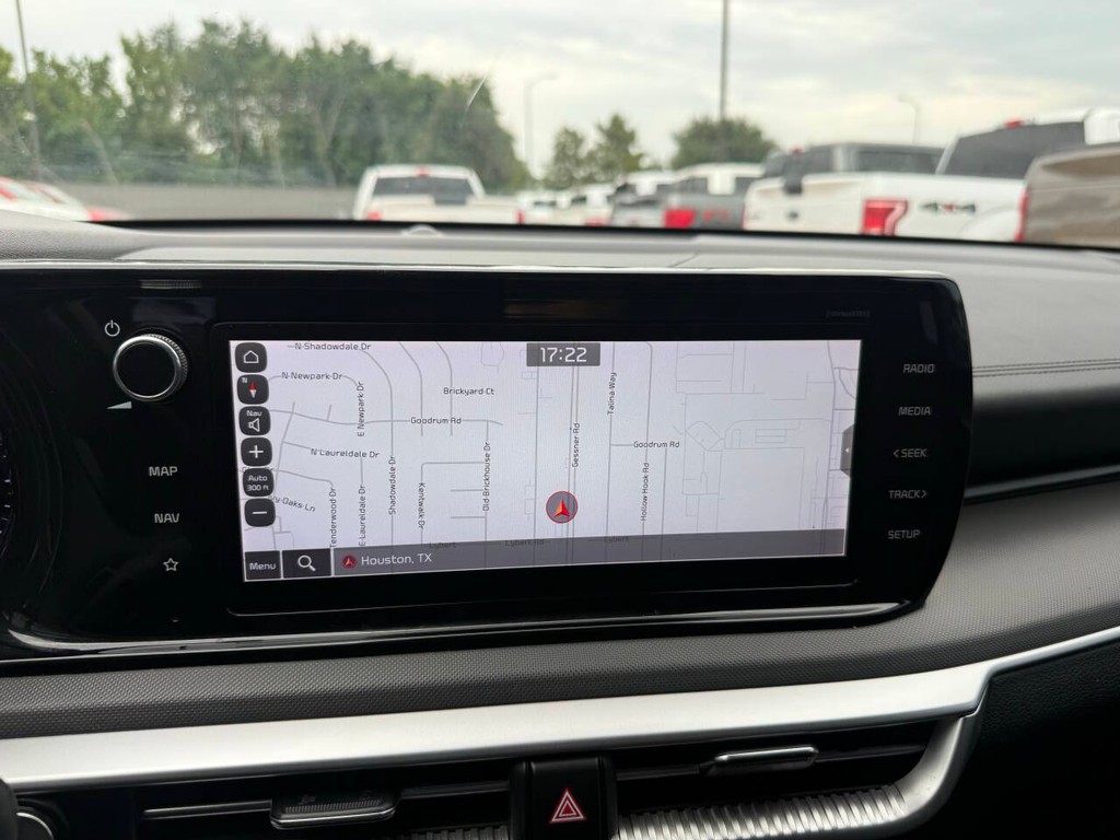Kia K5 Vehicle Full-screen Gallery Image 26