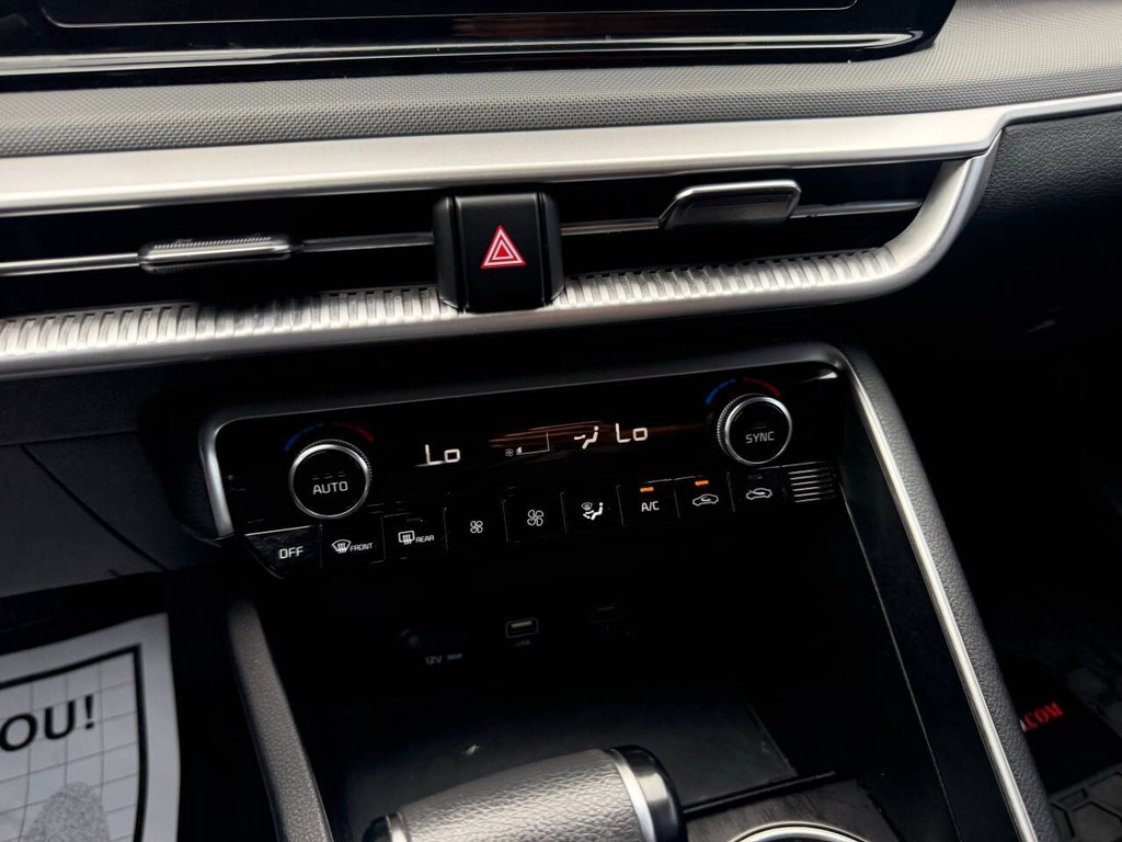 Kia K5 Vehicle Full-screen Gallery Image 28