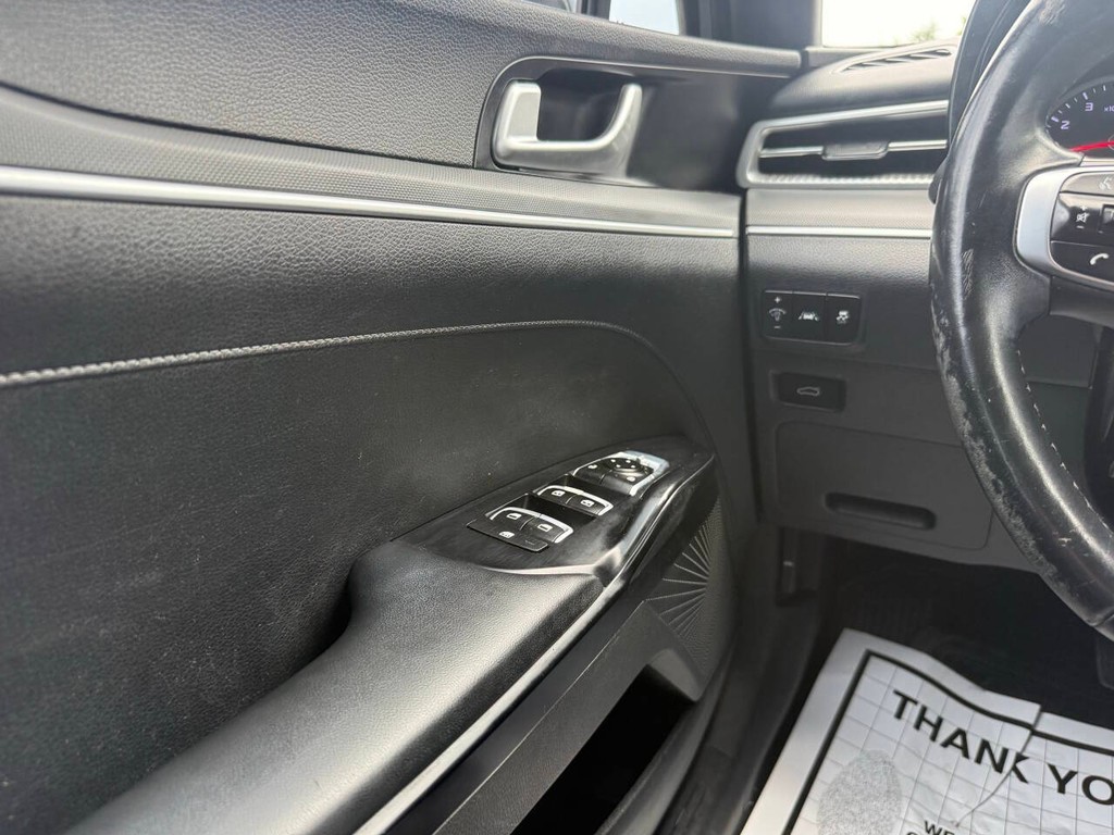 Kia K5 Vehicle Full-screen Gallery Image 30