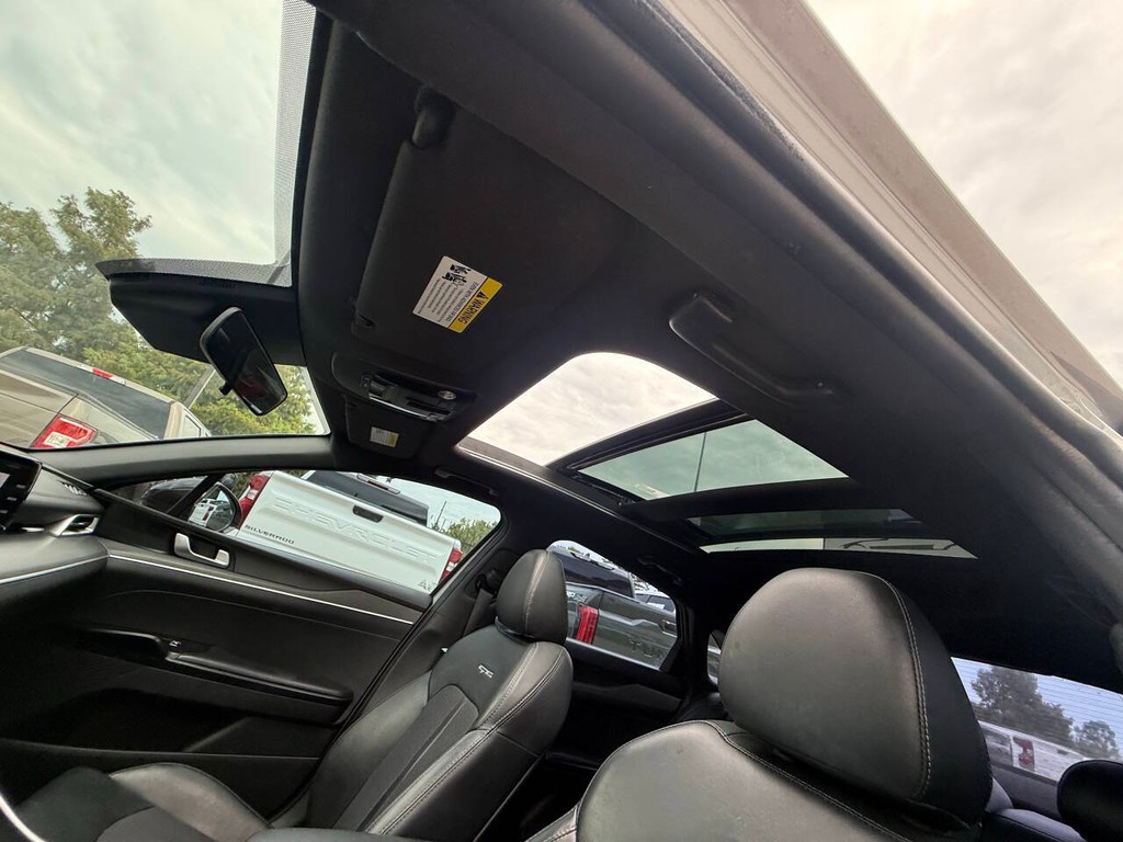 Kia K5 Vehicle Full-screen Gallery Image 31