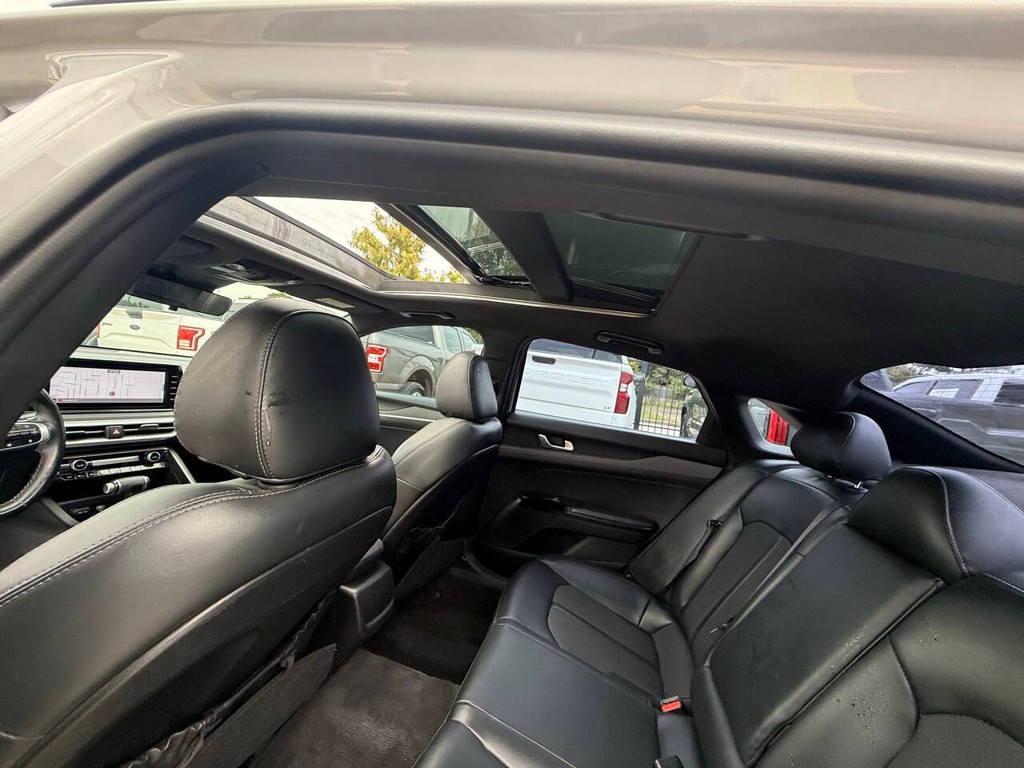 Kia K5 Vehicle Full-screen Gallery Image 32