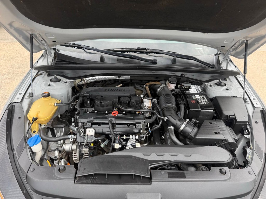 Kia K5 Vehicle Full-screen Gallery Image 36