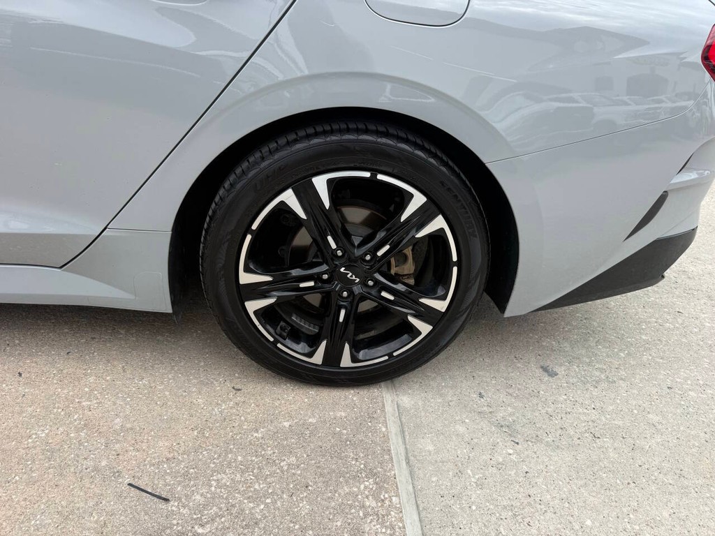 Kia K5 Vehicle Full-screen Gallery Image 37