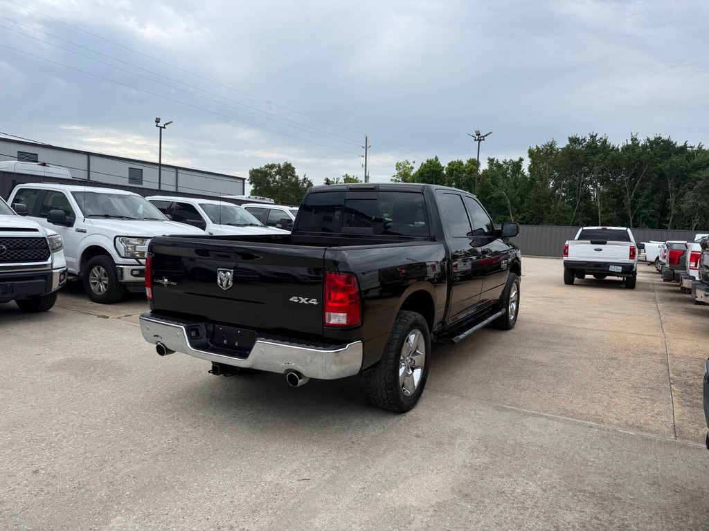 Ram 1500 Classic Vehicle Full-screen Gallery Image 05