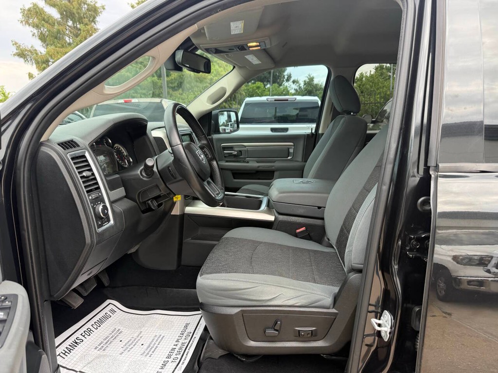 Ram 1500 Classic Vehicle Full-screen Gallery Image 07