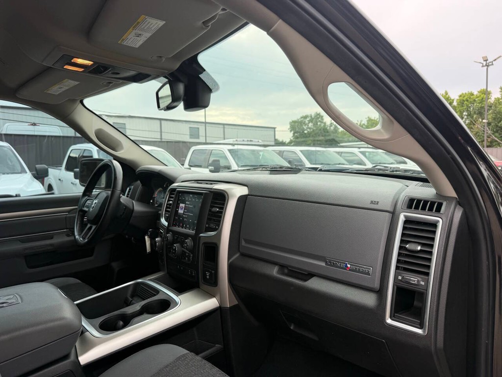 Ram 1500 Classic Vehicle Full-screen Gallery Image 09