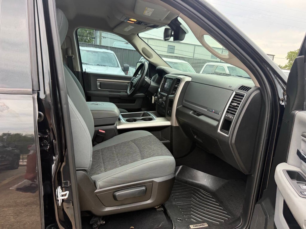 Ram 1500 Classic Vehicle Full-screen Gallery Image 10