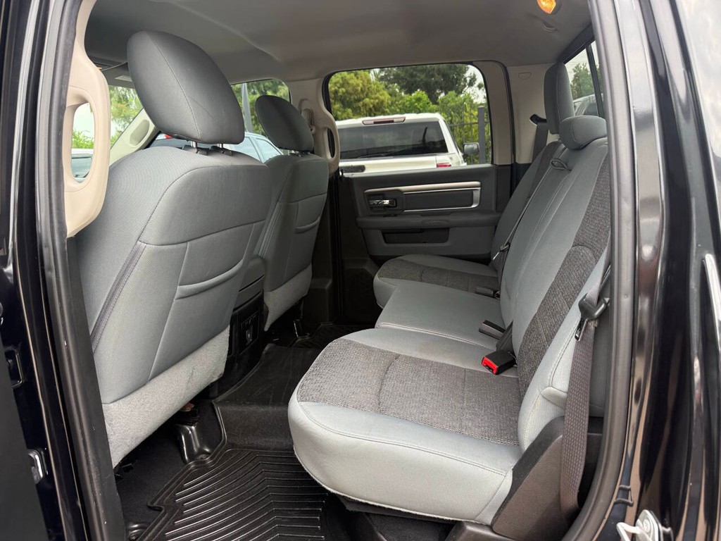 Ram 1500 Classic Vehicle Full-screen Gallery Image 13